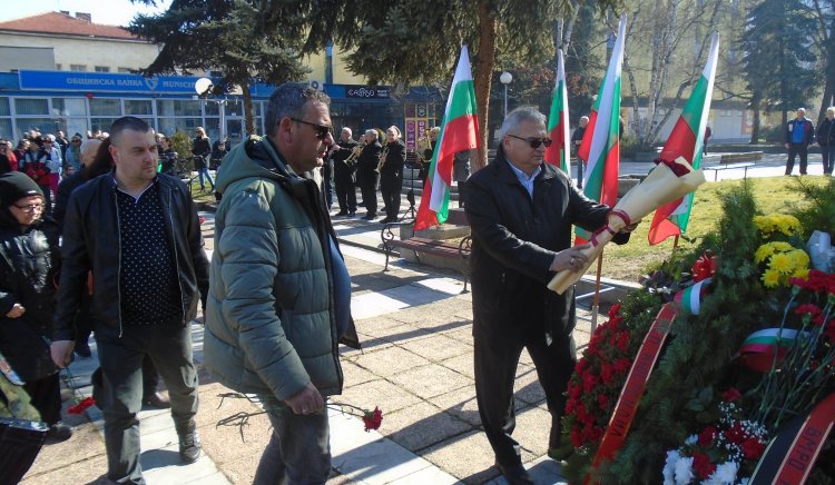 Бойко Клечков и социалисти отдадоха почит на Васил Левски в Кюстендил