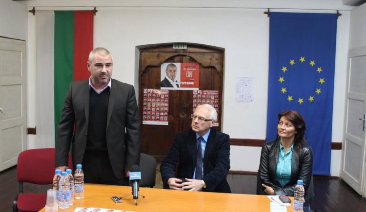 Кандидатът за кмет на Кюстендил Атанас Гергинов призова досегашния кмет Петър Паунов на дебат
