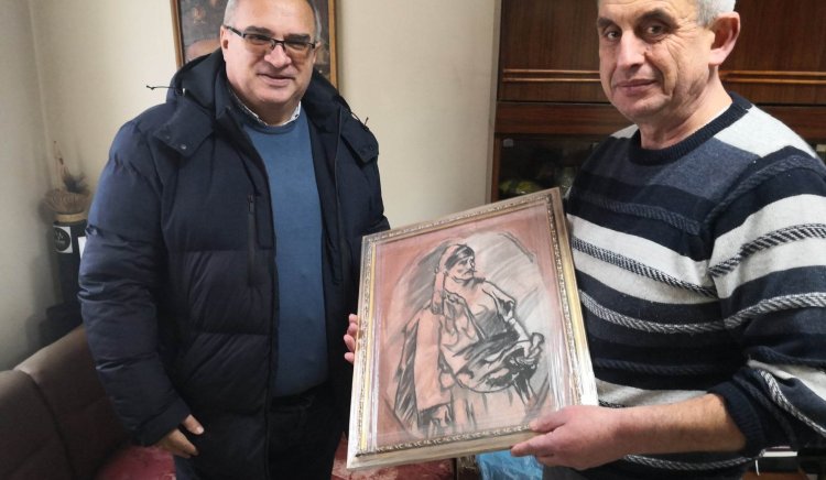 Депутатът от БСП Бойко Клечков дари картина на Ильо войвода на историческия музей в Кюстендил