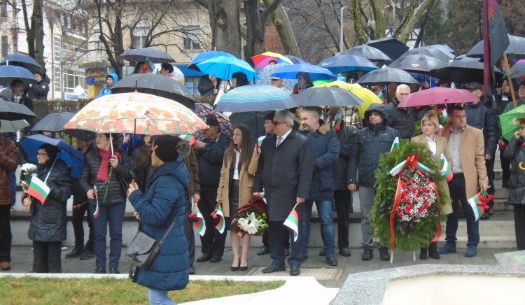 Стотици кюстендилци отбелязаха празника пред паметника „Булаир”
