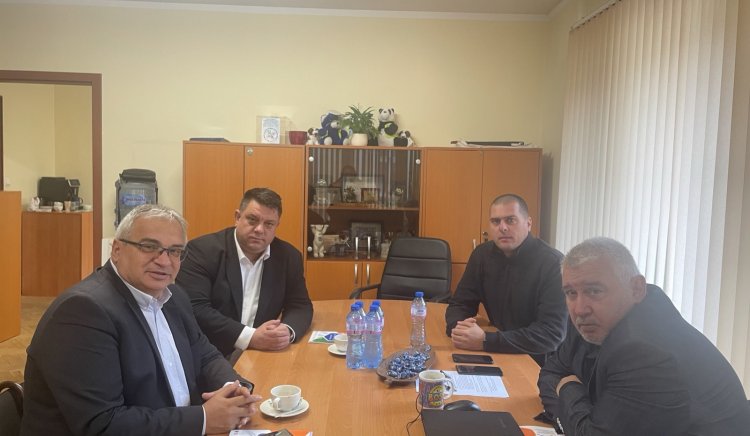 Атанас Зафиров и Бойко Клечков проведоха среща със синдикални лидери в сектор 